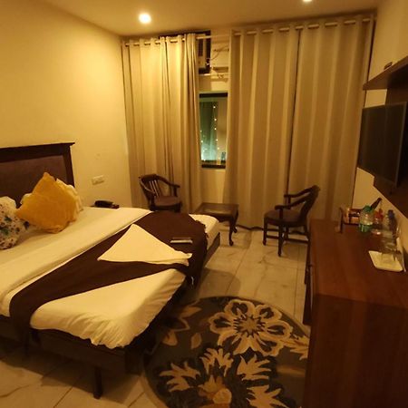 Hotel Bliss Stay Chandigarh Bagian luar foto