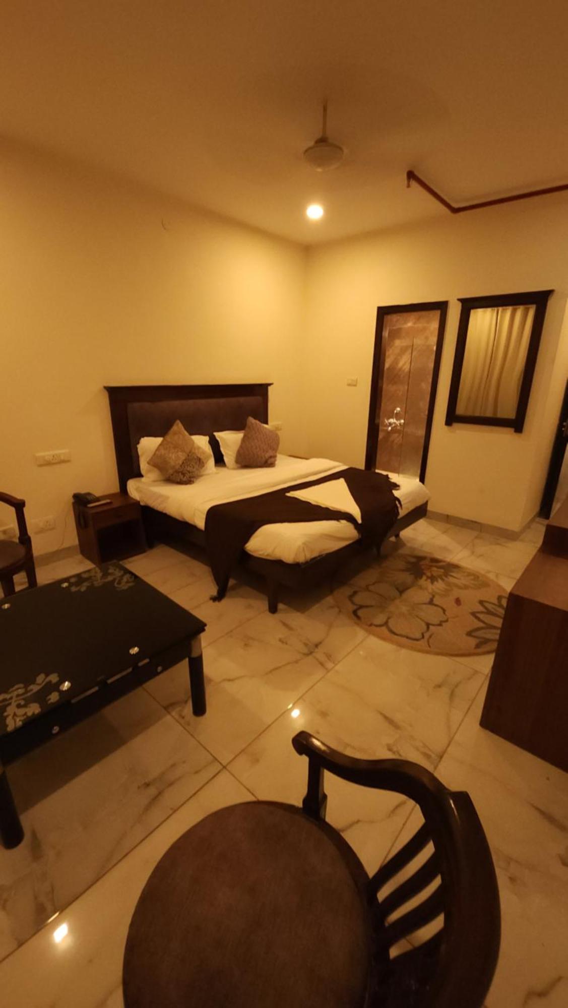 Hotel Bliss Stay Chandigarh Bagian luar foto